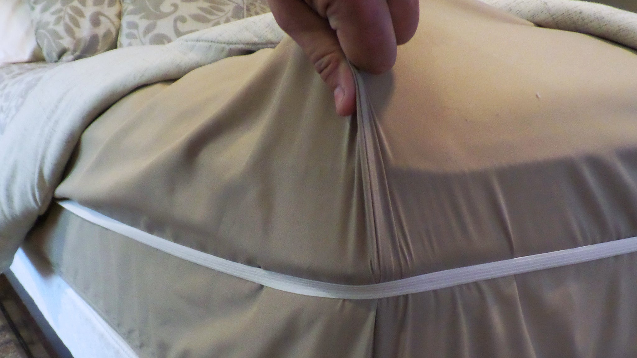Rubber Hugger The Bed Sheet Holder Band, Straps Medium Size for Queen  Mattress